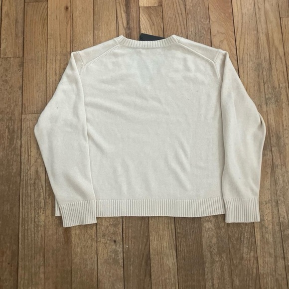 Simone V Neck - Picture 4 of 4